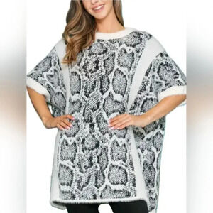 Women's Sweater Poncho Animal Print One Size Gray White Faux Fur